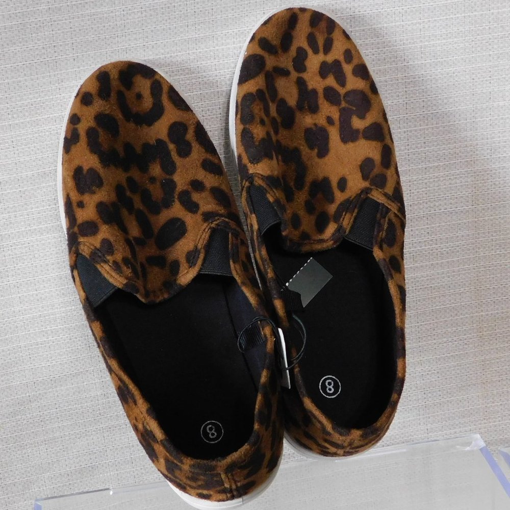 bobbie B brooks Animal Print slip-on flats Size 8